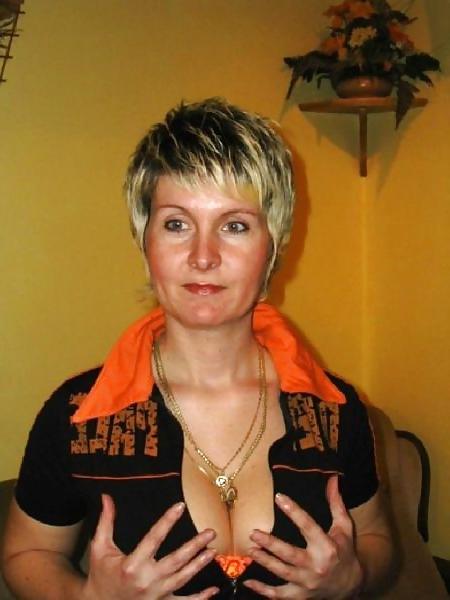 25P Amateur Short - Haired MILF SeT (Simon1988)