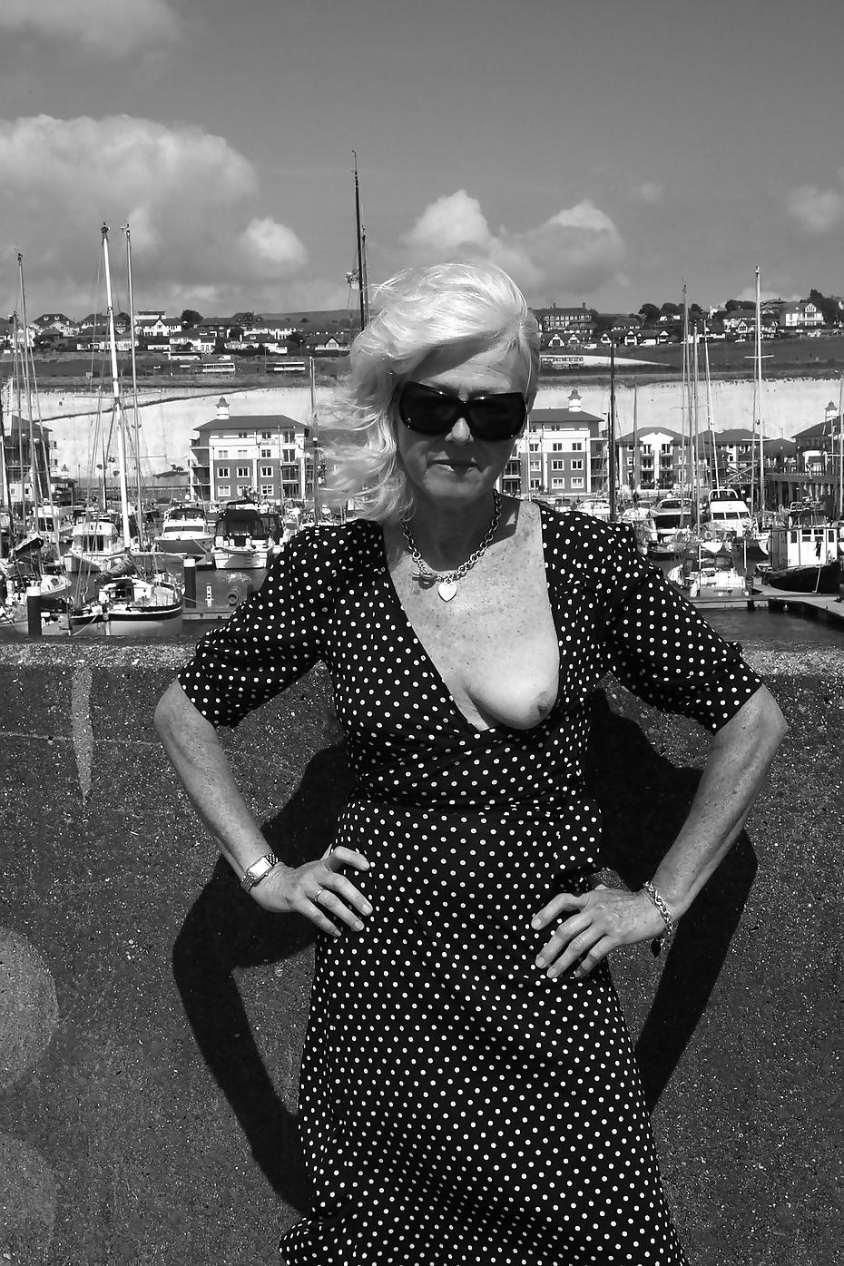 22P Alluring Granny!