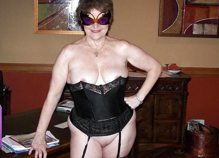 19P Mature Amateur Ladies 6