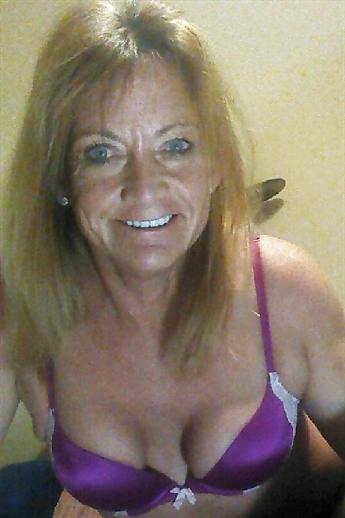 25P Alluring Granny! (53 y.o. Zoe)