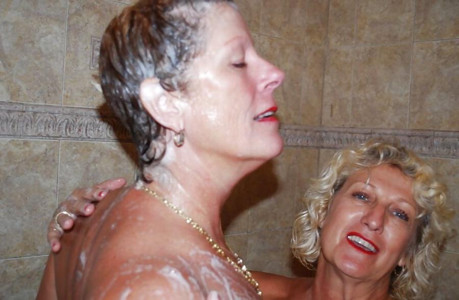 25P Lesbian Action! (Two Alluring Grannies GILF)