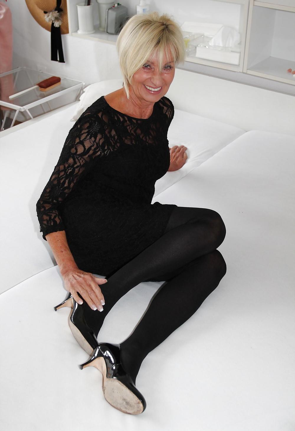 14P Alluring Granny!