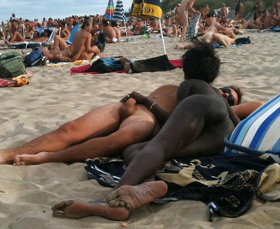 25P More Fun In The Sun - Amateur Public Sex 2