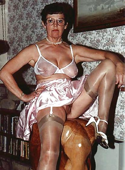 19P Mature Amateur Ladies 11