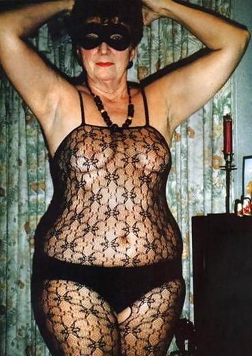 19P Mature Amateur Ladies 11