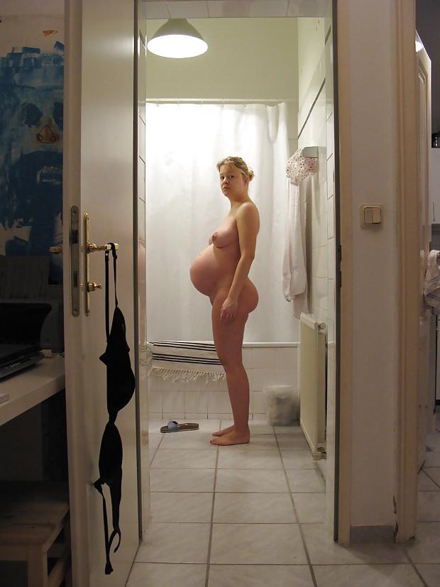 25P Pregnant amateur private colection...if you know her