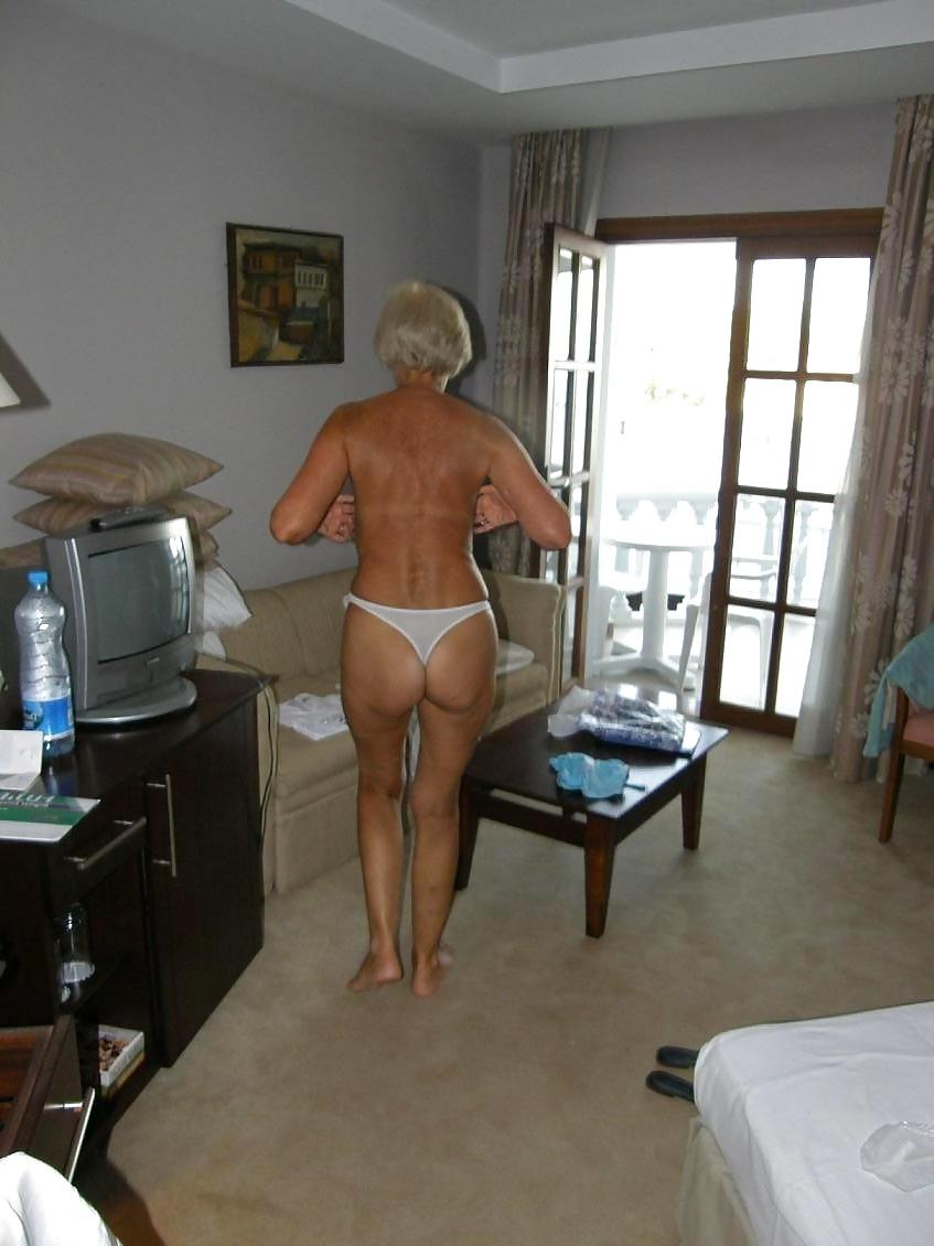 25P Only the best amateur mature ladies wearing white panties.1
