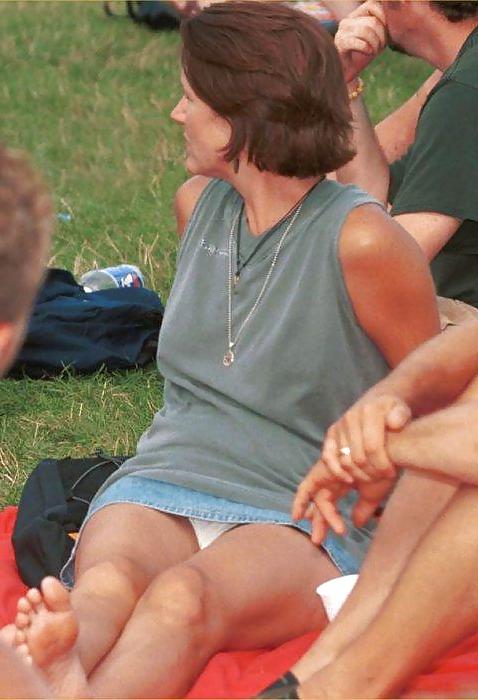 25P Amateur matures pokies,downblouse and upskirt 4.