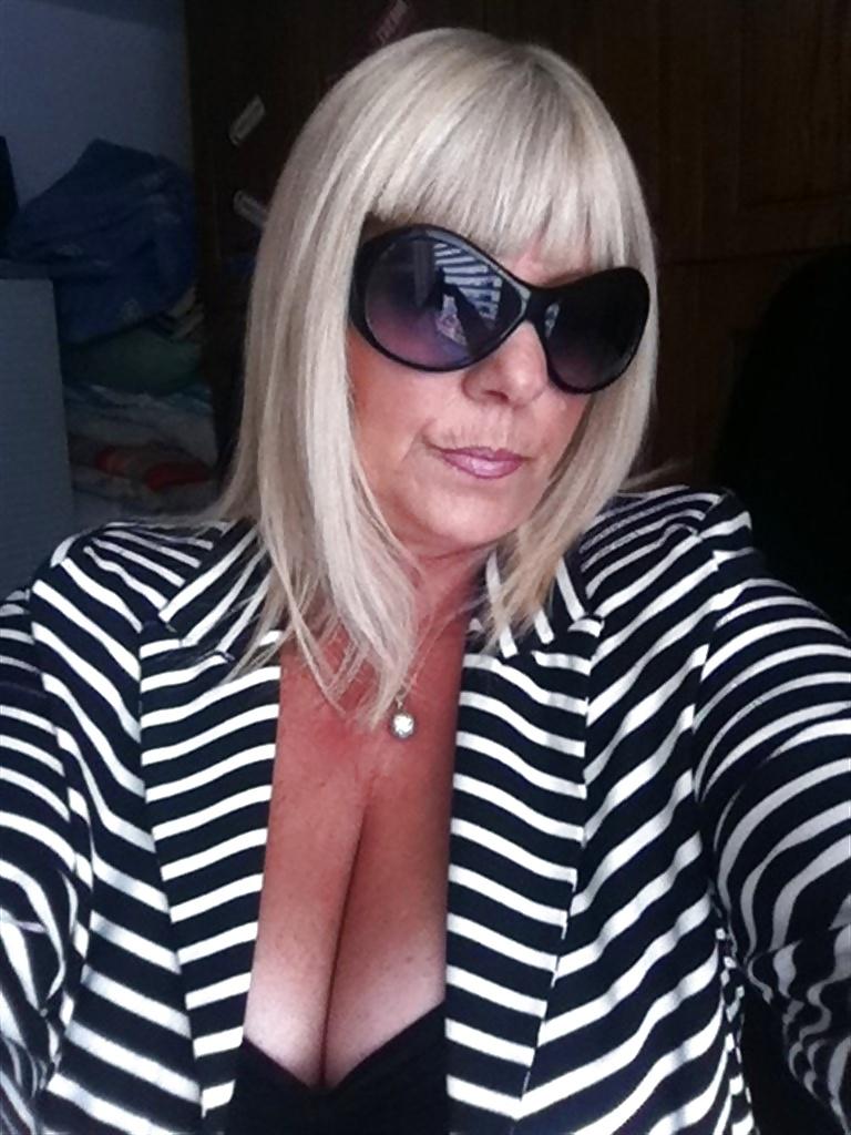 10P Alluring Granny! (GILF, Cleavage, Non-Nude)