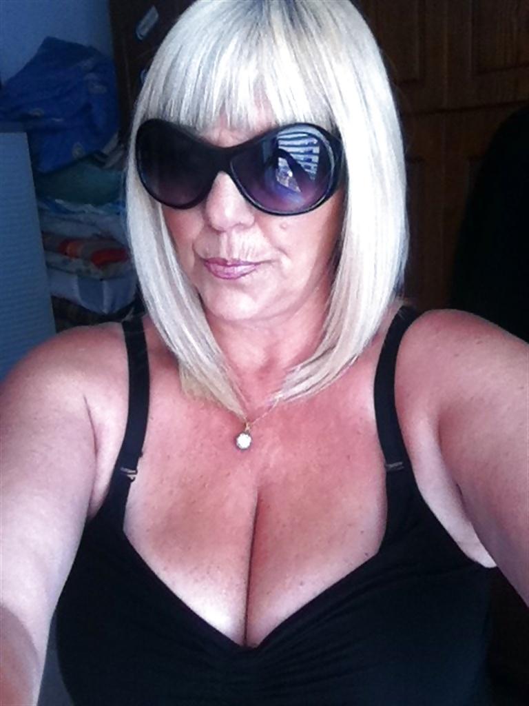 10P Alluring Granny! (GILF, Cleavage, Non-Nude)
