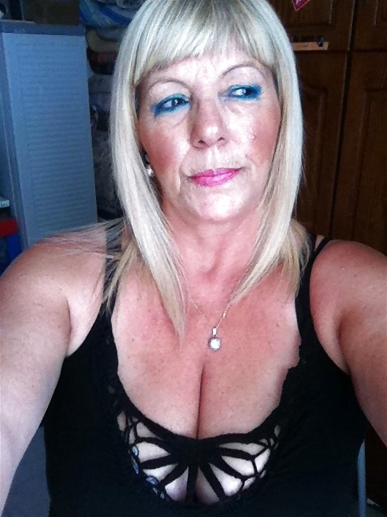 10P Alluring Granny! (GILF, Cleavage, Non-Nude)
