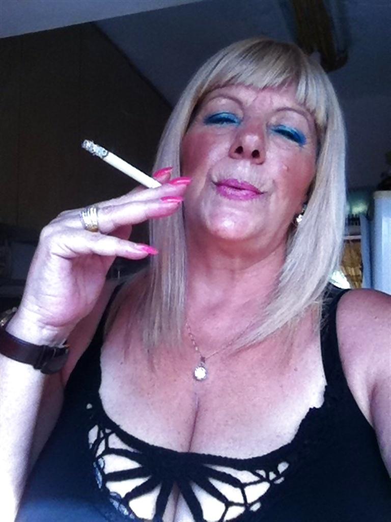 10P Alluring Granny! (GILF, Cleavage, Non-Nude)