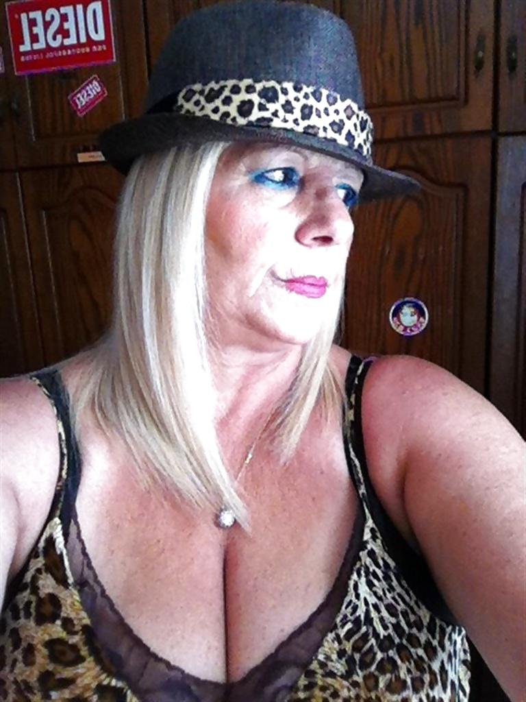 10P Alluring Granny! (GILF, Cleavage, Non-Nude)