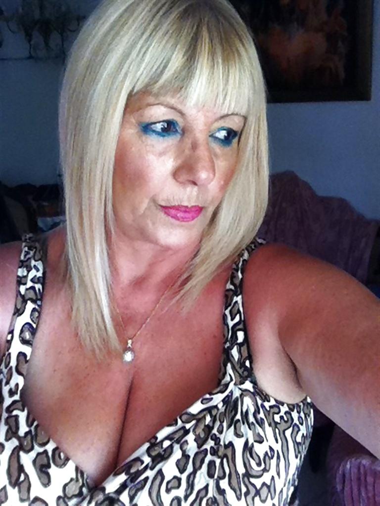 10P Alluring Granny! (GILF, Cleavage, Non-Nude)