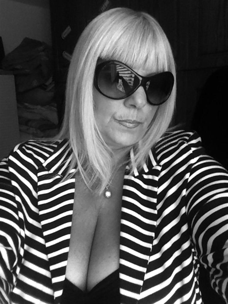 10P Alluring Granny! (GILF, Cleavage, Non-Nude)