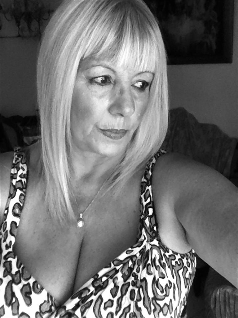 10P Alluring Granny! (GILF, Cleavage, Non-Nude)