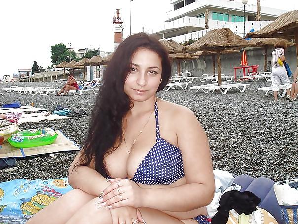 25P Sexy mature grannies on beach! Amateur mixed! 