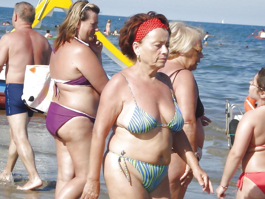 25P Sexy mature grannies on beach! Amateur mixed! 