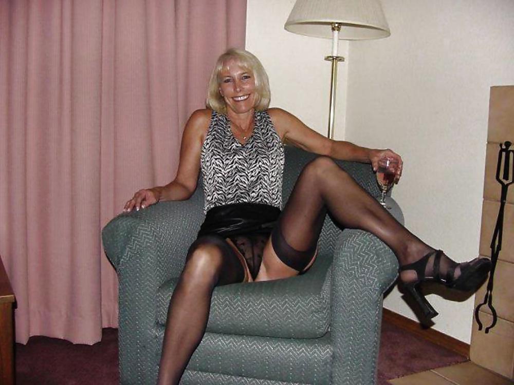 25P Only the best amateur mature ladies.68