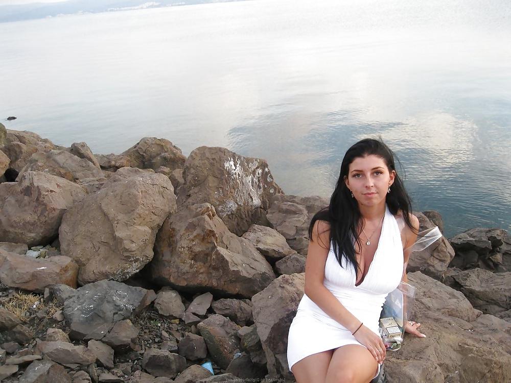 25P Hot & Sexy Holiday Pics of German Amateur Sandy