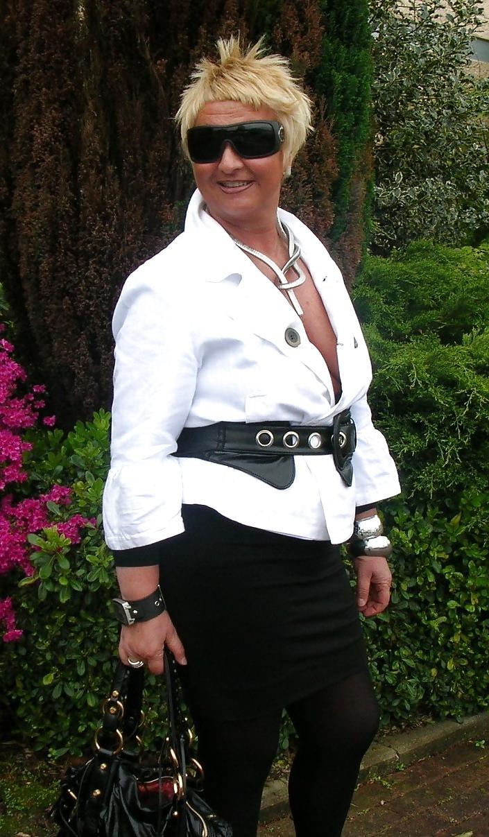14P Alluring Granny! (GILF. Cleavage, Non-Nude)