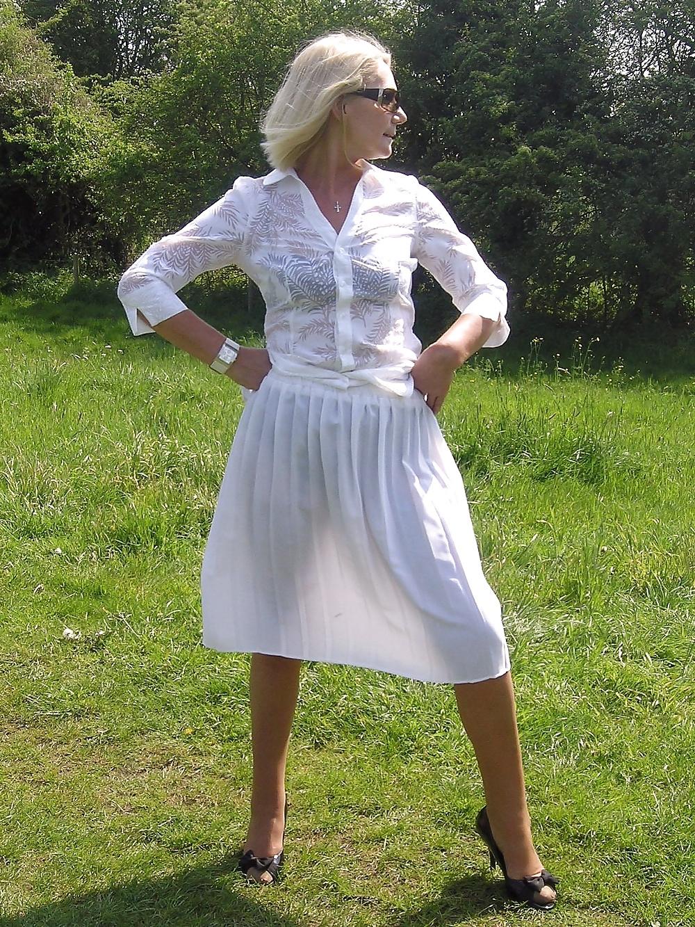 25P Elegant mature amateur ladies fully clothed.3