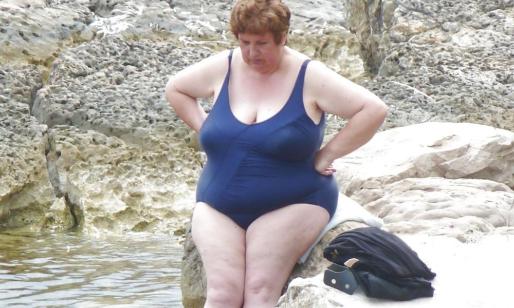 25P Sexy Grannies on the beach! Amateur SpyCam!