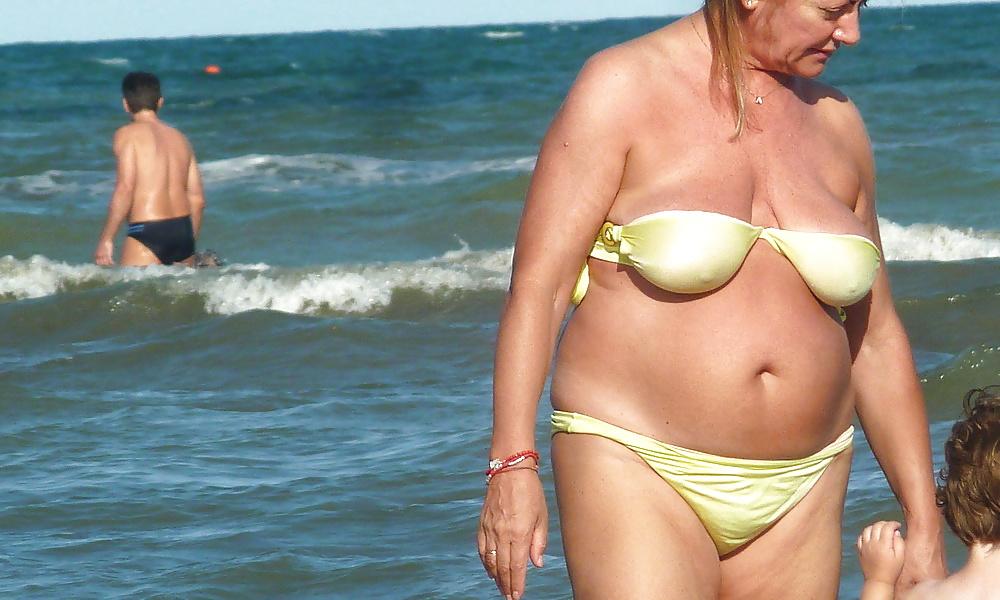 25P Sexy Grannies on the beach! Amateur SpyCam!