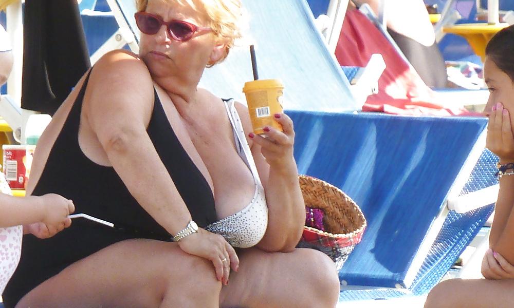 25P Sexy Grannies on the beach! Amateur SpyCam!