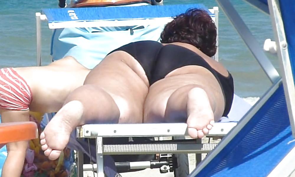 25P Sexy Grannies on the beach! Amateur SpyCam!