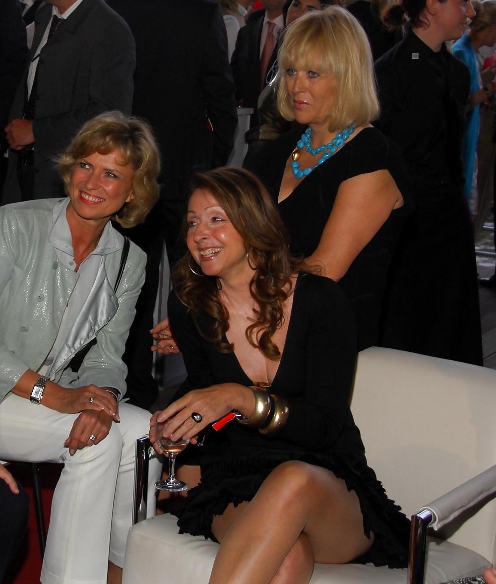 20P Elegant mature amateur ladies fully clothed.2