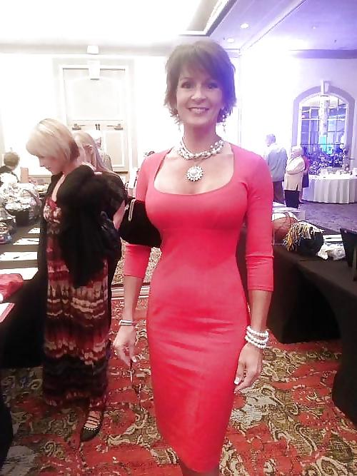 20P Elegant mature amateur ladies fully clothed.2