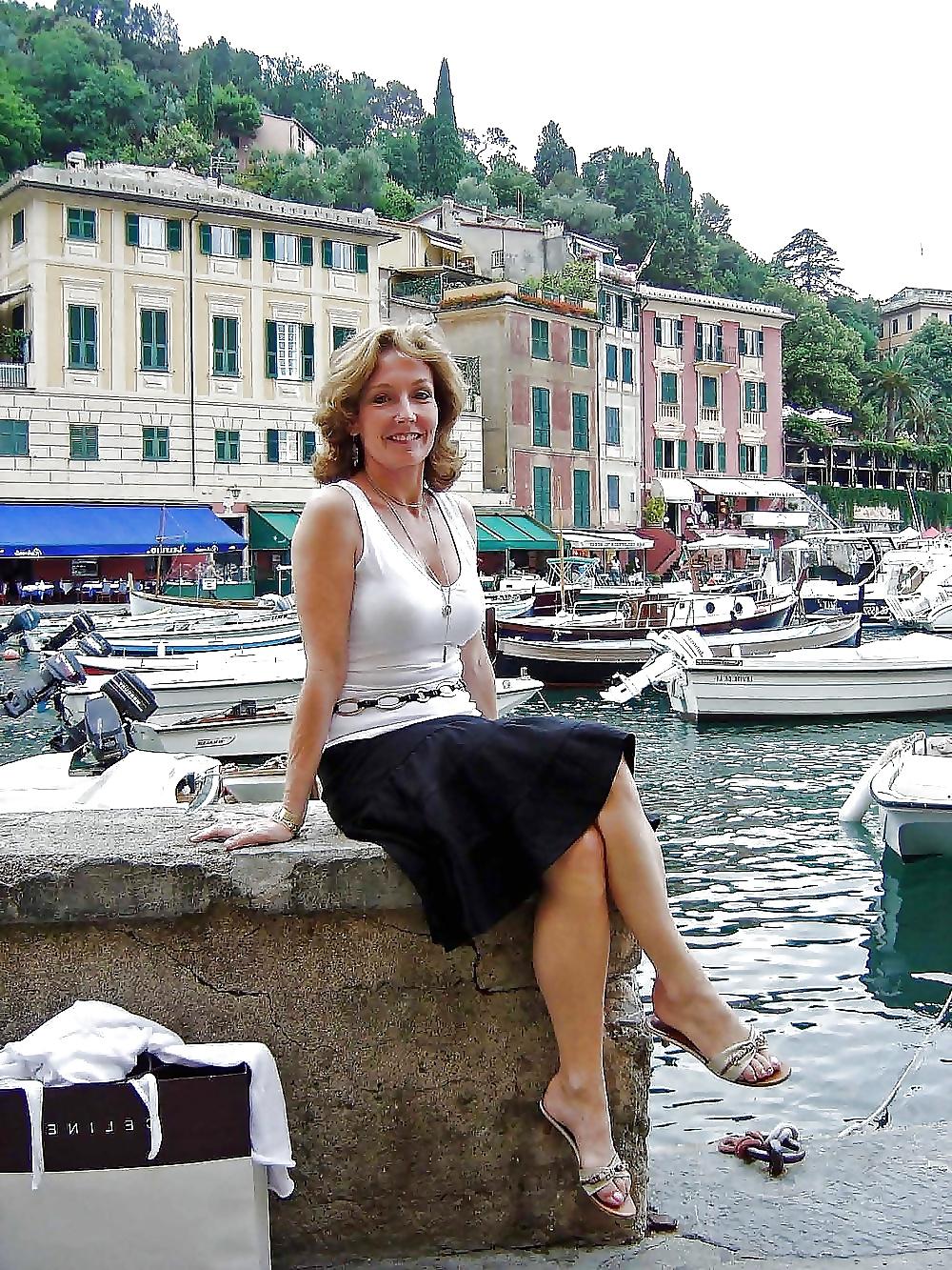 20P Elegant mature amateur ladies fully clothed.2