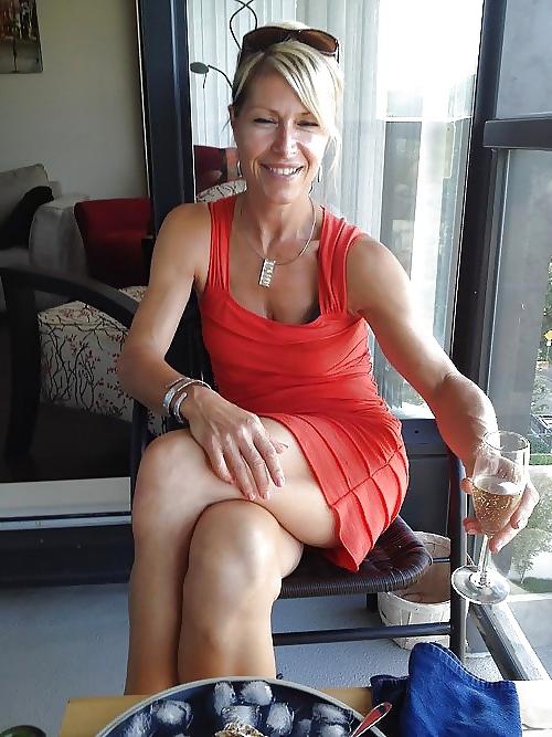 20P Elegant mature amateur ladies fully clothed.2