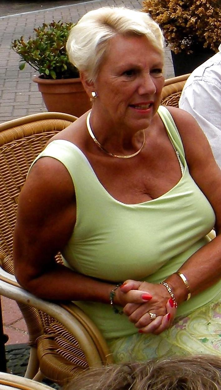 23P Mature Amateur Ladies 13