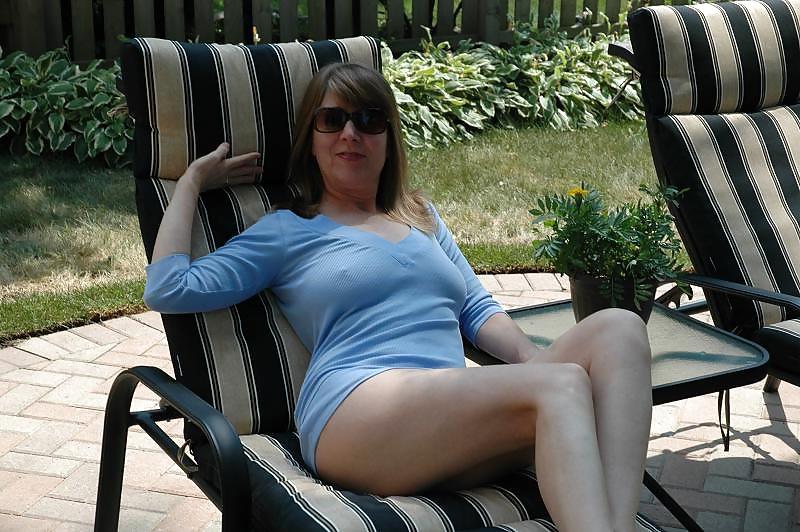 25P Sexy Amateur Mature Wife pics found on husbands computer