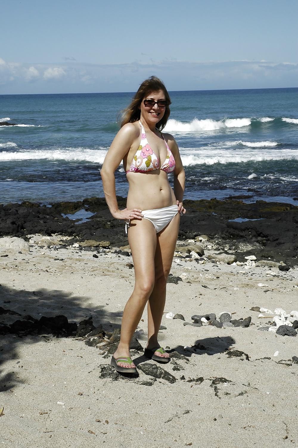 25P Sexy Amateur Mature Wife pics found on husbands computer