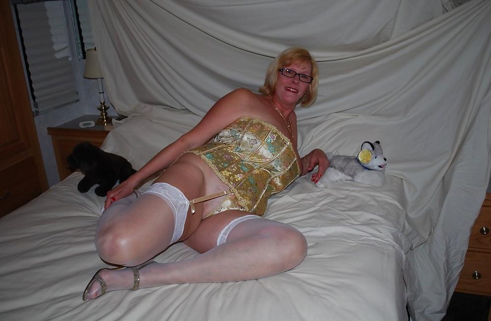 25P Alluring Granny!