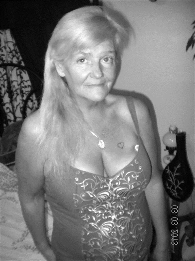 11P Alluring Granny! (60 y.o. Kaycee)