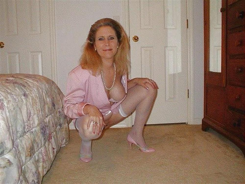 25P Alluring Granny!
