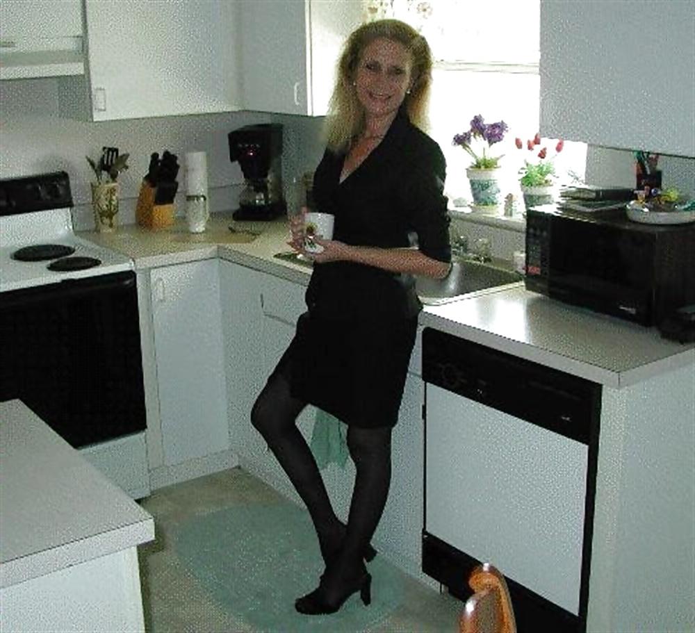 25P Alluring Granny!
