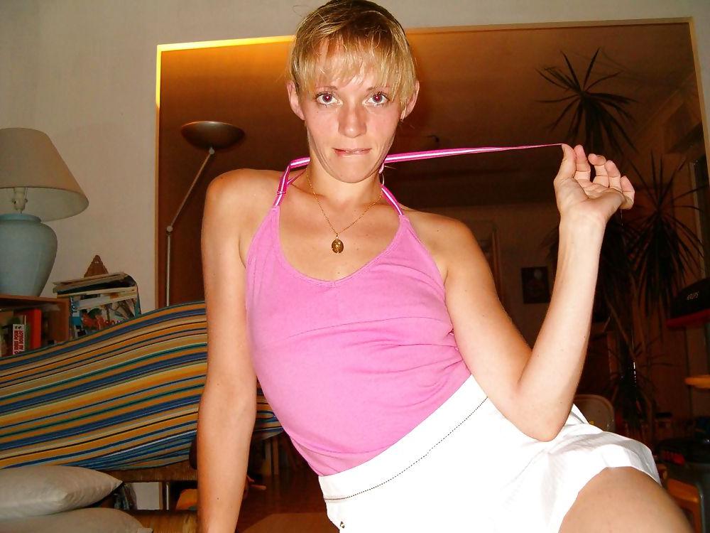 25P AMATEUR MILF PLAYS WITH A BIG COCK (Lupus23)