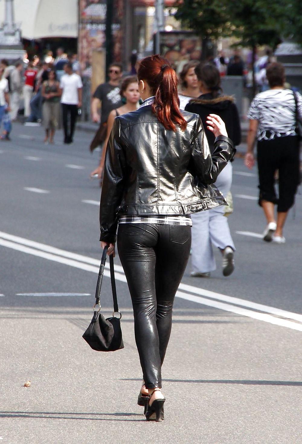 25P Amateur Latex Ass Erotica By twistedworlds