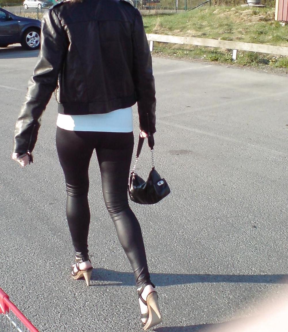 25P Amateur Latex Ass Erotica By twistedworlds
