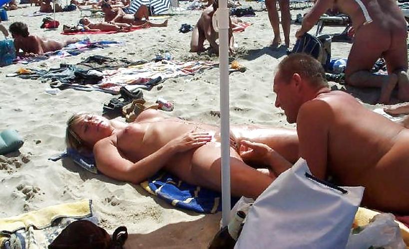 25P More Fun In The Sun - Amateur Public Sex 4