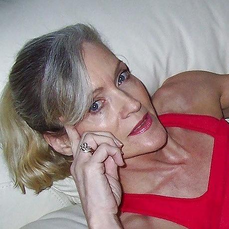 25P Alluring Granny!