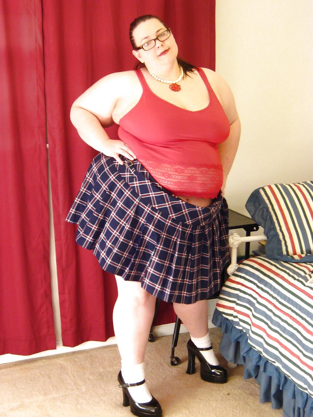 25P FAT MATURE AMATEUR WITH BIG BELLY