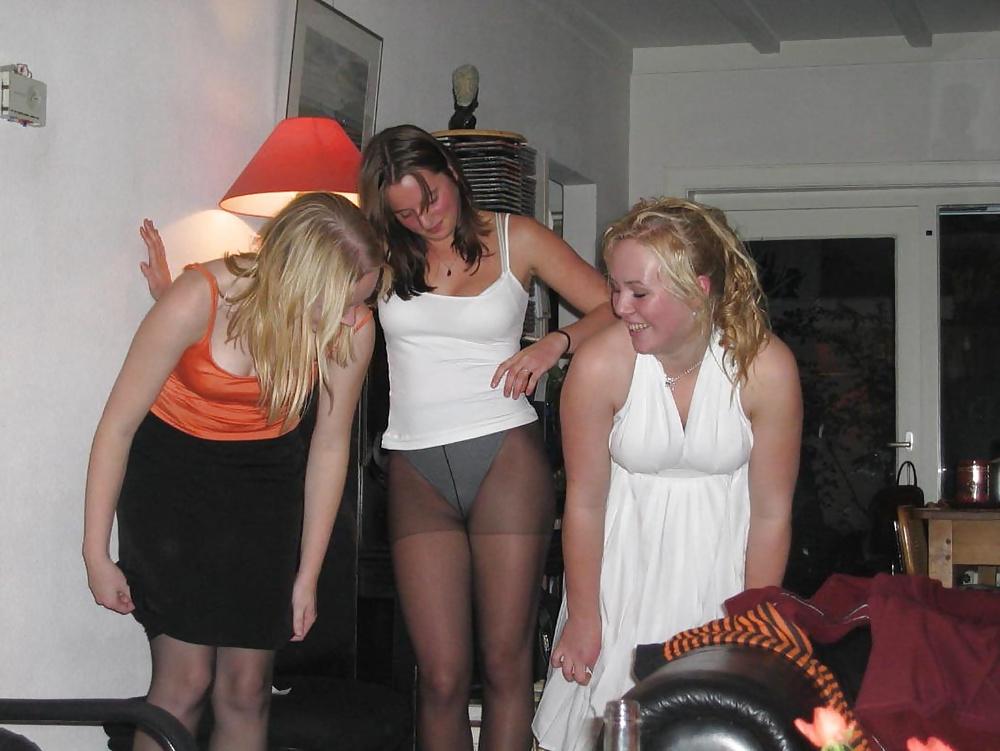 25P Amateur babes wearing pantyhose.4