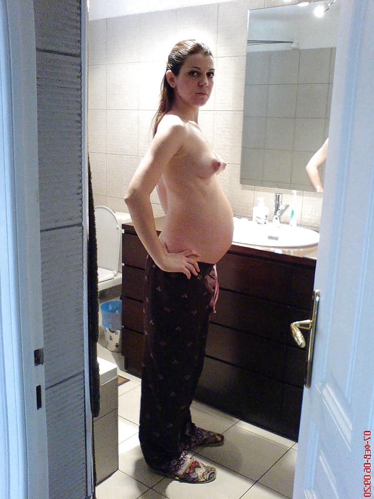 25P Amateur preggo babes and pregnant matures