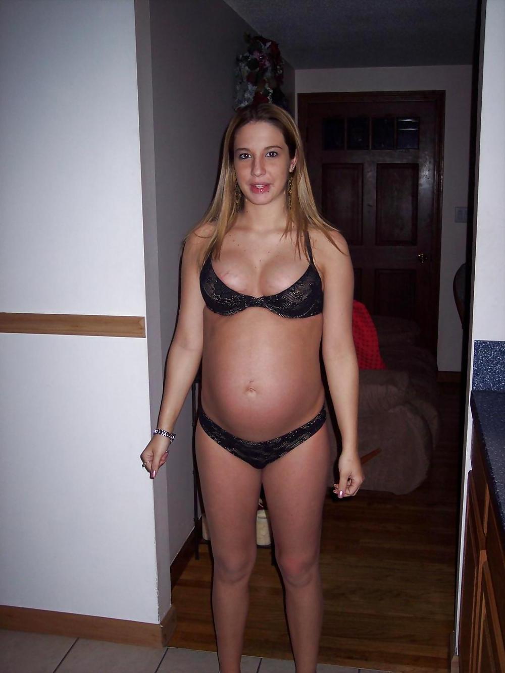 25P Amateur preggo babes and pregnant matures